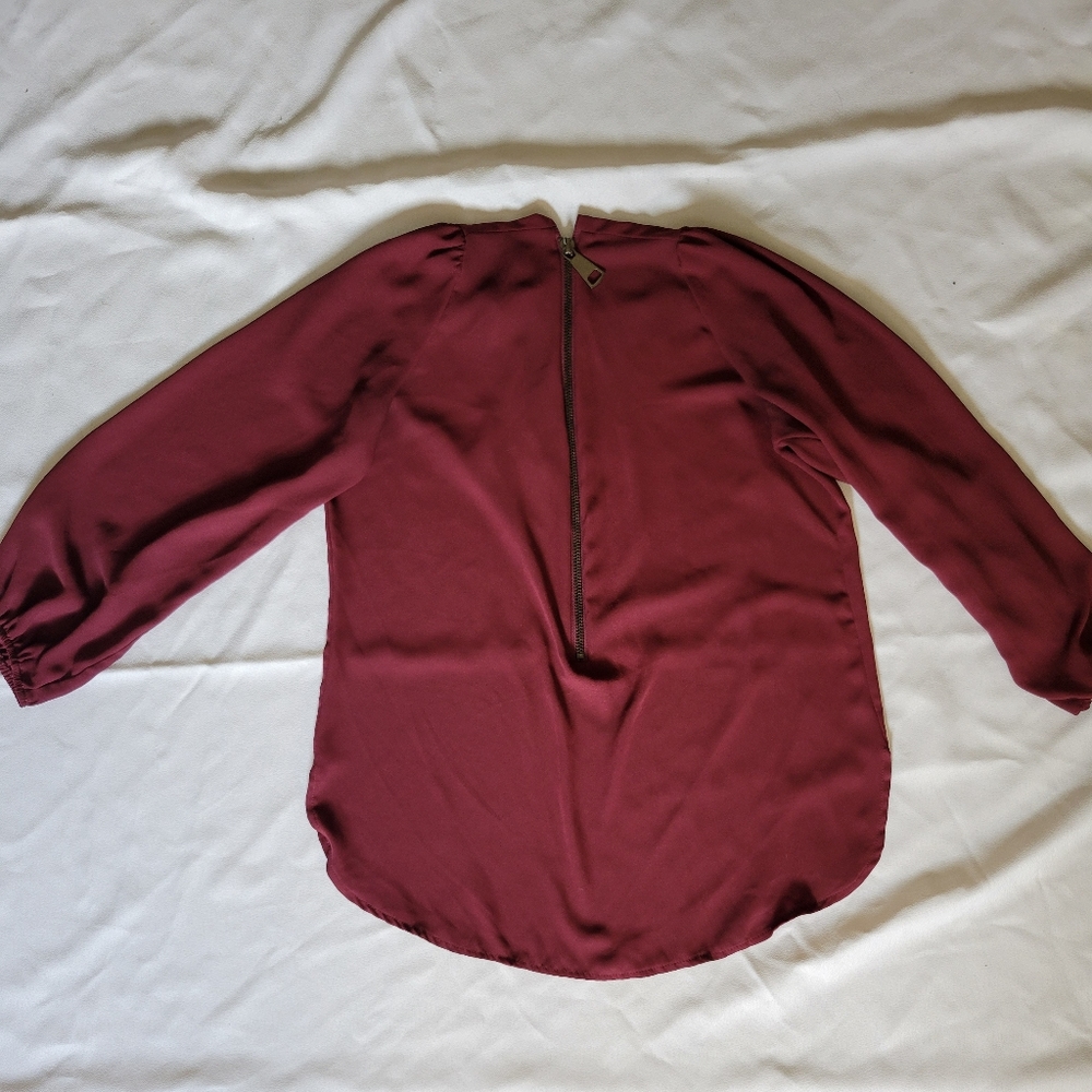 Long sleeve, giant zipper burgundy blouse